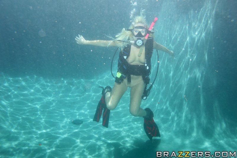 Blonde fucked underwater